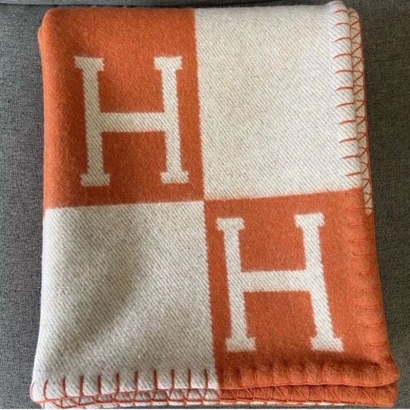 H Throw Blanket4colors